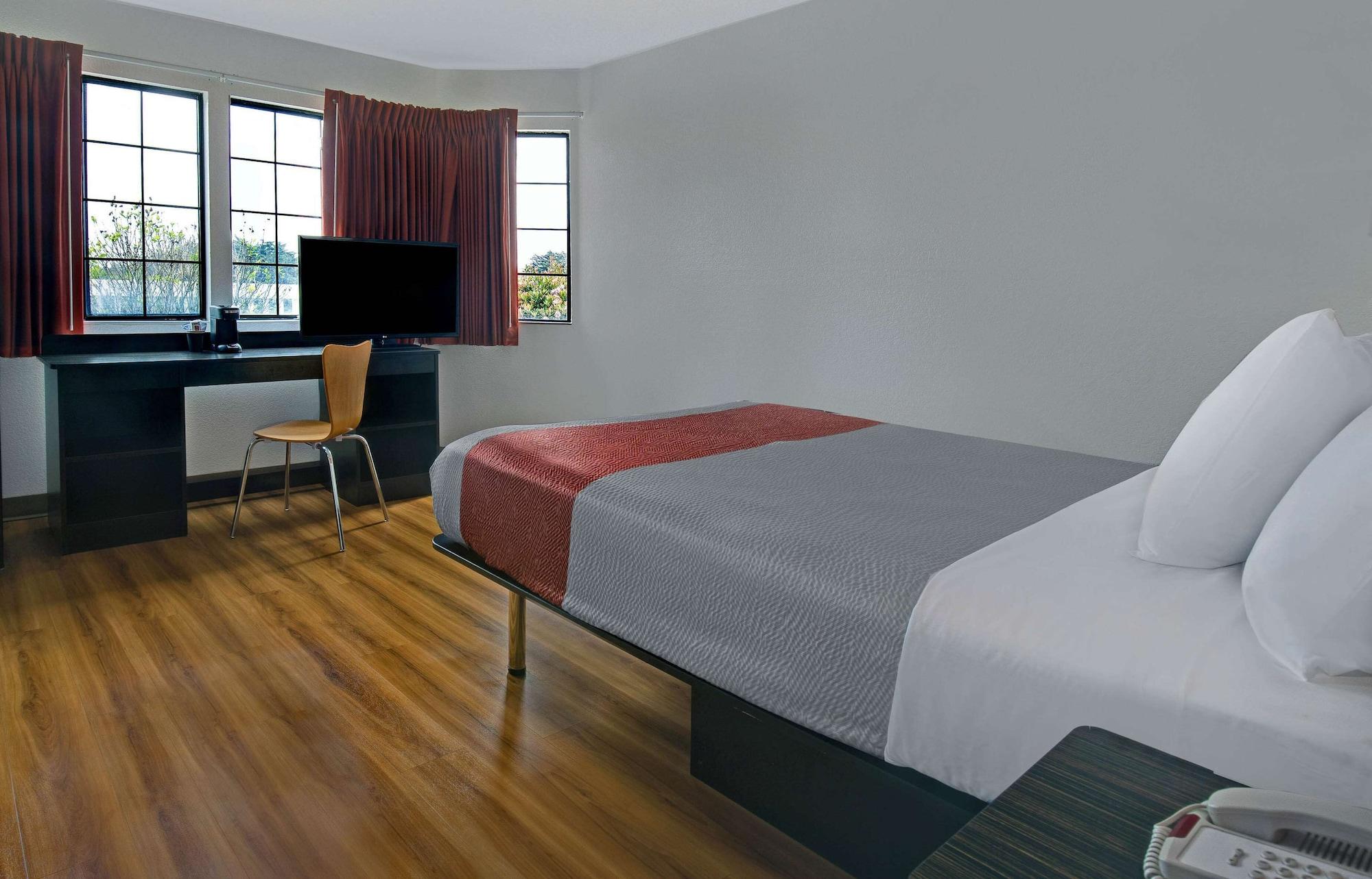 Motel 6-Marina, Ca - Monterey Εξωτερικό φωτογραφία