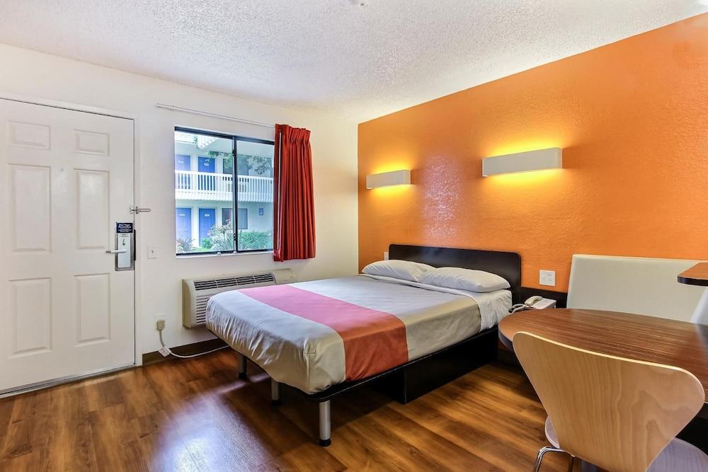 Motel 6-Marina, Ca - Monterey Εξωτερικό φωτογραφία