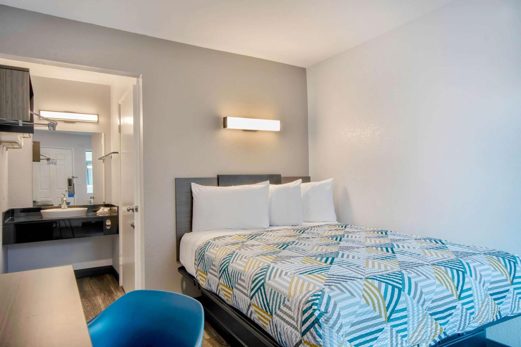 Motel 6-Marina, Ca - Monterey Εξωτερικό φωτογραφία
