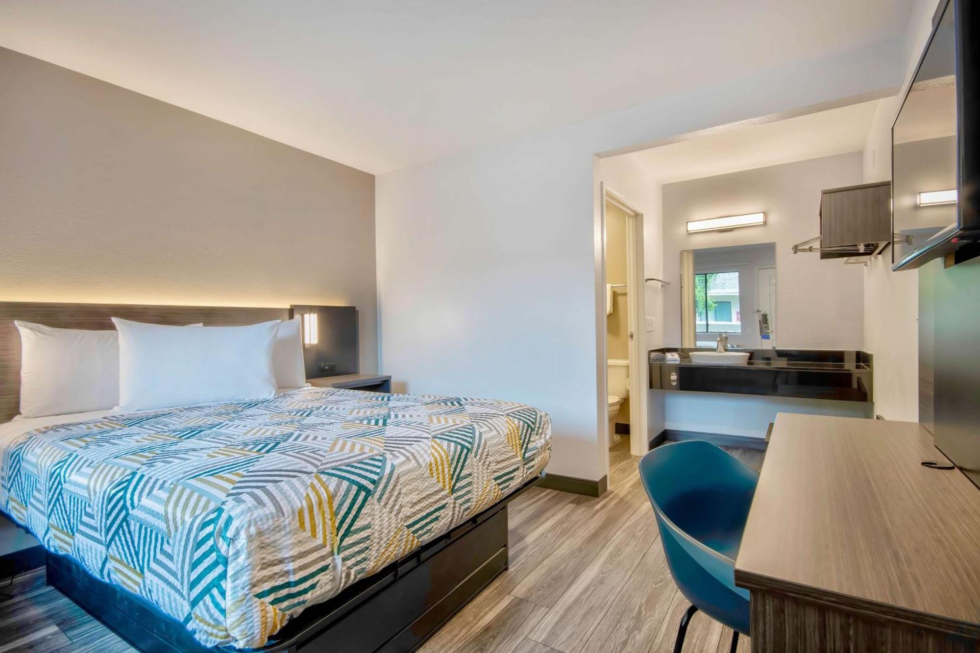 Motel 6-Marina, Ca - Monterey Εξωτερικό φωτογραφία